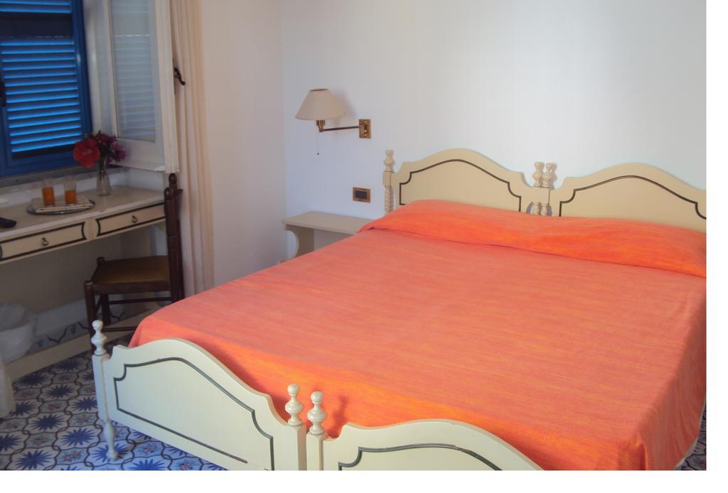 Hotel Villa Hermosa ايسكيا الغرفة الصورة