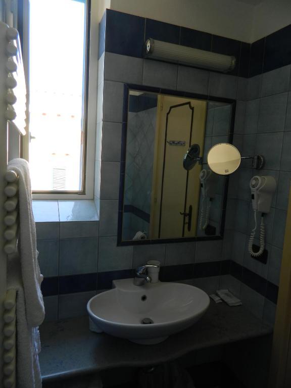 Hotel Villa Hermosa ايسكيا الغرفة الصورة